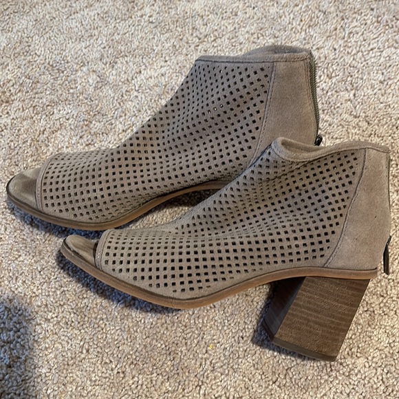 Vince Camuto  tan booties - Picture 3 of 4